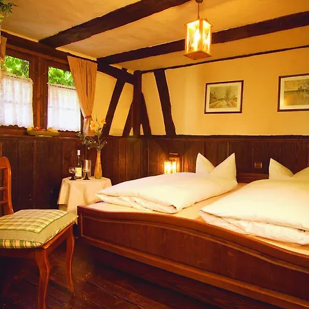 Restaurant Zum Nachtwaechter Otel Lienzingen